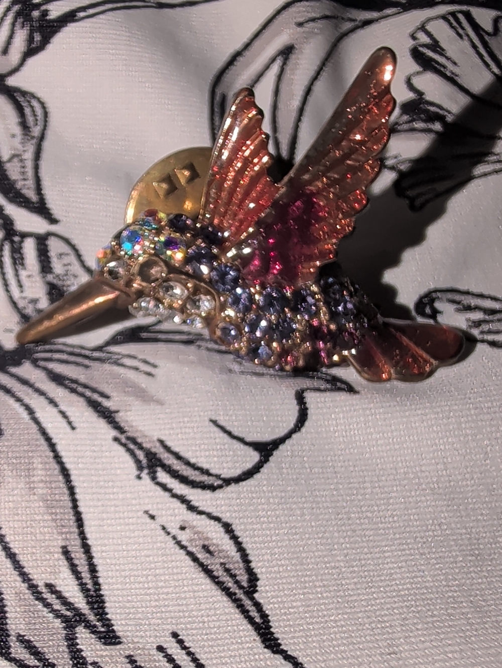 Sparkling Hummingbird Brooch in Rose Gold with Multicolor Rhinestones
